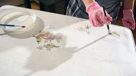 Decoupage kezdőknek kezüket lépéseket fotók a különböző módszerek (lépésről lépésre) Decoupage kezdőknek lépésről lépésre kezük különböző technikákat fotókkal