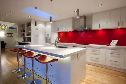 konyhai dekorációs panel design, az előnyök és hátrányok