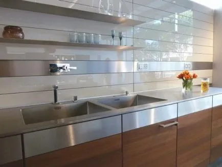 konyhai dekorációs panel design, az előnyök és hátrányok