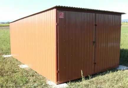 Garázs hullámkarton saját kezűleg