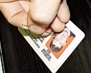Milyen értékeket kell a címkét a vezető az autó jobb, bal közlekedési rendőrség (a vezető) Milyen értékeket kell a címkét a vezető az autó jobbra, balra a közlekedési rendőrök