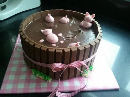 Milyen szépen díszíteni egy tortát otthon gyümölcs, öntött krém