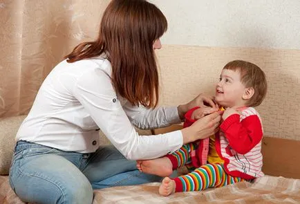 Hogyan kell tanítani a gyermeket, hogy a ruha egyszerű tipp