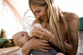 Hogyan elválaszt egy baba a palackból, hogy elválasztott gyerek a baba üveg 1, 5, 2 év, éjszaka