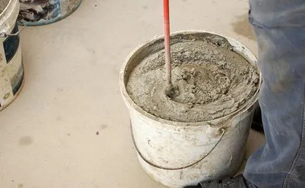 Hogyan tegyük egy csempe a padlón a kezüket előkészíti a padló, burkolás (put) Hogyan tegyük egy csempe a padlón a kezüket előkészíti a padló, burkolás