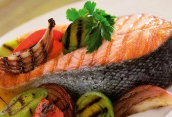 Főzni lazac steak a sütőben, multivarka, egy serpenyőben egy dupla kazán