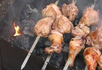 Főzni nyárs csirke kis trükköt (például pácolt csirke kebab) Főzni nyárs csirke kis trükköket