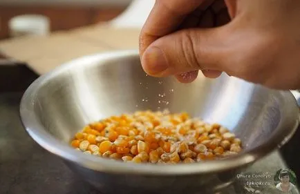 Főzni popcorn a mikrohullámú sütőben kukorica