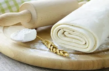 Főzni leveles tészta otthon - lépésről lépésre recept (feltételek) Főzni leveles tészta otthon - lépésről lépésre recept
