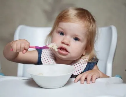 Hogyan kell tanítani a gyermeket, hogy enni kása (baby) Hogyan kell tanítani a gyermeket, hogy enni kása
