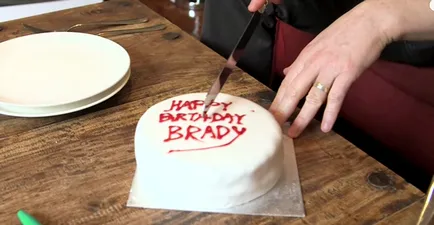 Ahogy vágott torta, így továbbra is kerek)) (cut) Hogyan lehet csökkenteni a tortán, hogy tartsa kör))