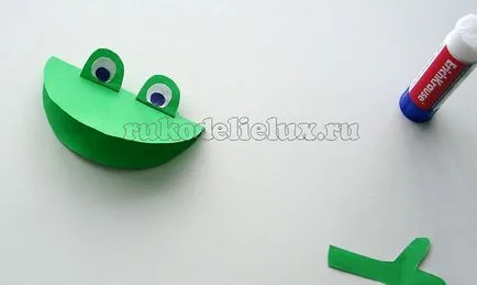 Hogyan készítsünk egy béka papírból lépésről lépésre fotókkal