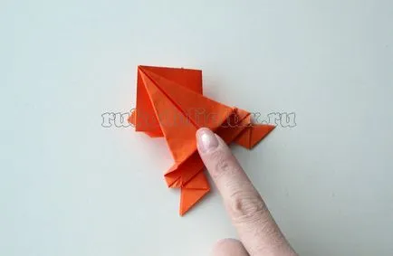 Hogyan készítsünk egy béka papírból lépésről lépésre fotókkal