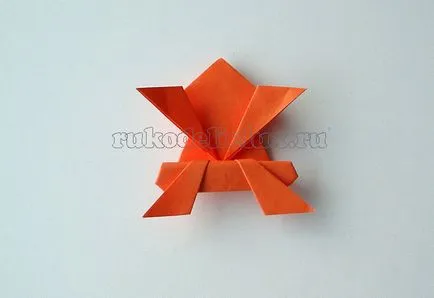 Hogyan készítsünk egy béka papírból lépésről lépésre fotókkal