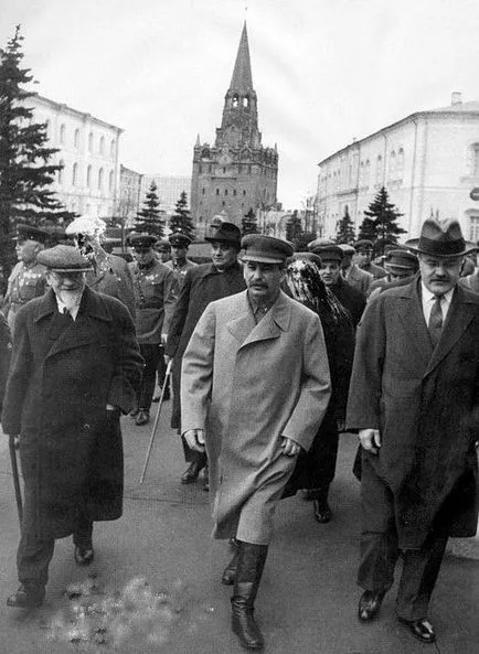 Sztálin hatalomra, orosz Seven