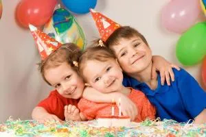 Hogyan díszíteni a gyermek szobájában napján megszületett az ötlet, kép (dekoráció golyók napján születési fotó) Hogyan díszíteni a gyermek szobájában a születésnapi party ötletek, fotók