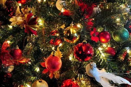 Hogyan díszíteni a karácsonyfát a New Year, ötleteket és lehetőségeket az eredeti design segítségével a papír, játékok (új) Hogyan díszíteni a karácsonyfát a New Year, ötleteket és lehetőségeket az eredeti design segítségével a papír, játékok