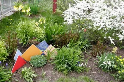 Hogyan díszíteni üres virágoskert