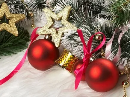 Hogyan díszíteni a karácsonyfát a New Year, ötleteket és lehetőségeket az eredeti design segítségével a papír, játékok (karácsonyfa) Hogyan díszíteni a karácsonyfát a New Year, ötleteket és lehetőségeket az eredeti design segítségével a papír, játékok