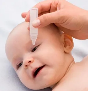 Hogyan csepegtető csepp szemében a gyermek 10 17 Fontos szabályok és intézkedések egy szemész