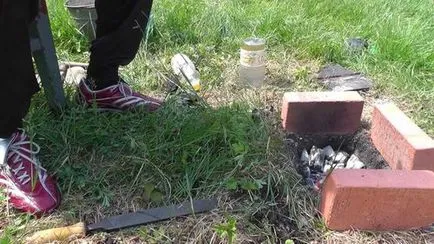 Ahogy megkeményedik kés pengéje edzett acélból, a hazai (kés rugó) Hogyan megkeményedik kés edzett acél penge otthon