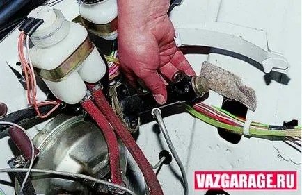 Hogyan cserélje ki a tengelykapcsoló működtető henger VAZ-2106