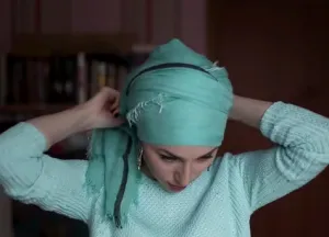 Hogyan lehet lekötni egy turbánt a fejére