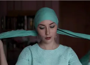 Hogyan lehet lekötni egy turbánt a fejére