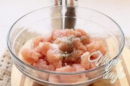 Klasszikus saláta - Caesar - csirkével és keksz recept fényképpel (csirke) Klasszikus saláta - Caesar - csirkével és keksz recept egy fotó