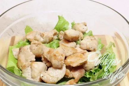 Klasszikus saláta - Caesar - csirkével és keksz recept fényképpel (klasszikus) Klasszikus saláta - Caesar - csirkével és keksz recept egy fotó