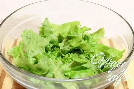 Klasszikus saláta - Caesar - csirkével és keksz recept fényképpel (saláta) Klasszikus saláta - Caesar - csirkével és keksz recept egy fotó
