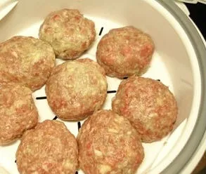 Fasírtok a darált húst, 10 lépésről lépésre receptek fényképpel (megsütjük fedél zárva) Fasírtok a darált húst, 10 lépésről lépésre receptek fényképpel