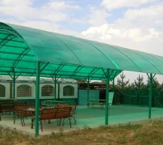 A tető polikarbonát kezüket a terasz, pavilon, fészer