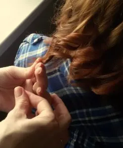 Fürtök felhasználásával vasalás különböző hosszúságú haj (fotó és videó)