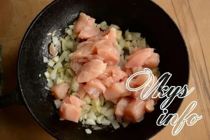 Csirke tejszínes mártással egy serpenyőben recept egy fotó
