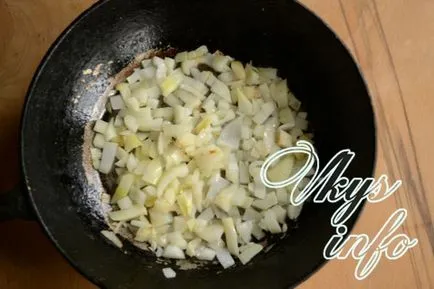 Csirke tejszínes mártással egy serpenyőben recept egy fotó
