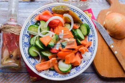 Saláta uborka, paradicsom és a sárgarépa „Moszkva” a télen egy lépésről lépésre recept fotók (répa) Saláta uborka, paradicsom és a sárgarépa „Moszkva” a tél egy lépésről lépésre recept fotók