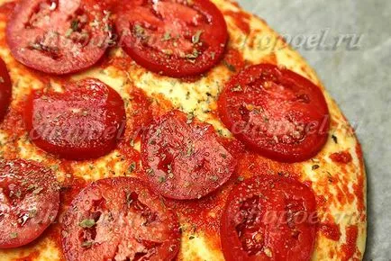 Pizza csirkével és paradicsommal