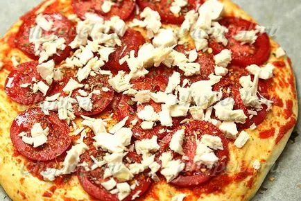 Pizza csirkével és paradicsommal
