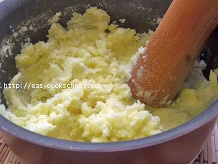 Pogácsákat gombával és a burgonya a sütőben egy lépésről lépésre recept fotókkal, egyszerű receptek