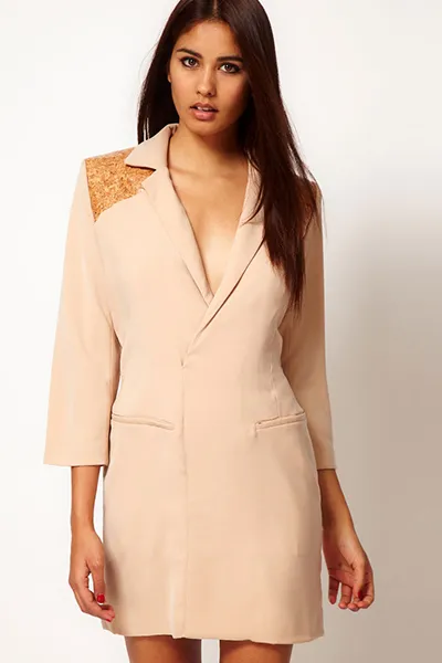Dress-kabát - látványos ruhát, ami gerjeszti egynél több csoportban (ruha-kabát) Dress-kabát - látványos ruhát, ami gerjeszti egynél több csoportban
