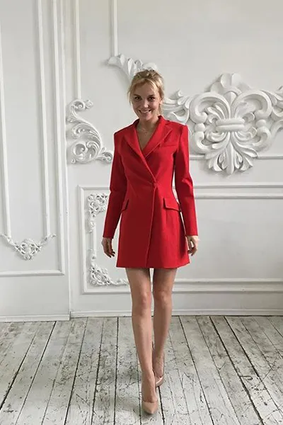 Dress-kabát - látványos ruhát, ami gerjeszti egynél több csoportban (ruha-kabát) Dress-kabát - látványos ruhát, ami gerjeszti egynél több csoportban