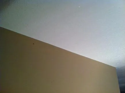 Meszelés a mennyezet a régi mész