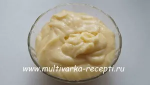 A mikrohullámú pattogatott kukorica, popcorn egy serpenyőben (popcorn egy serpenyőben) Popcorn a mikrohullámú pattogatott kukorica a serpenyőben