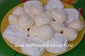 A mikrohullámú pattogatott kukorica, popcorn egy serpenyőben (pattogatott kukorica recept) Popcorn a mikrohullámú pattogatott kukorica a serpenyőben