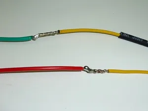 Megfelelő csavaró jellemzői és típusú elektromos vezetékek vegyületet