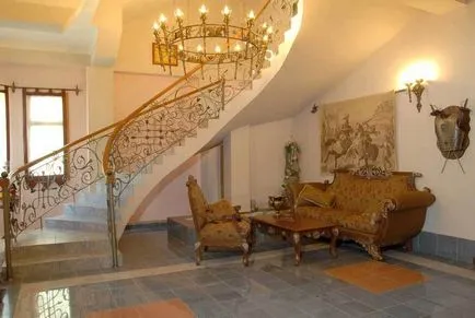 Az előtér, hall, lobby vagy előtér (bejárat) Előszoba, nappali, előtér vagy előcsarnok