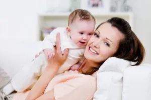 Megfázás a szoptatás alatt, a biztonsági orvosi és népszerű kezelések