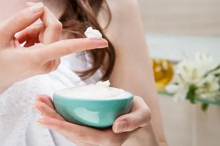 Egyszerű maszkok otthon receptek (egyszerű maszk méz túró tojás burgonya recept élesztő) Egyszerű maszkok otthon receptek