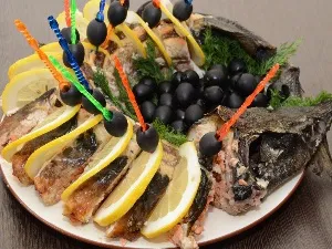 Receptek Sturgeon, kemencében sült (receptek) Receptek Sturgeon, sült a kemencében